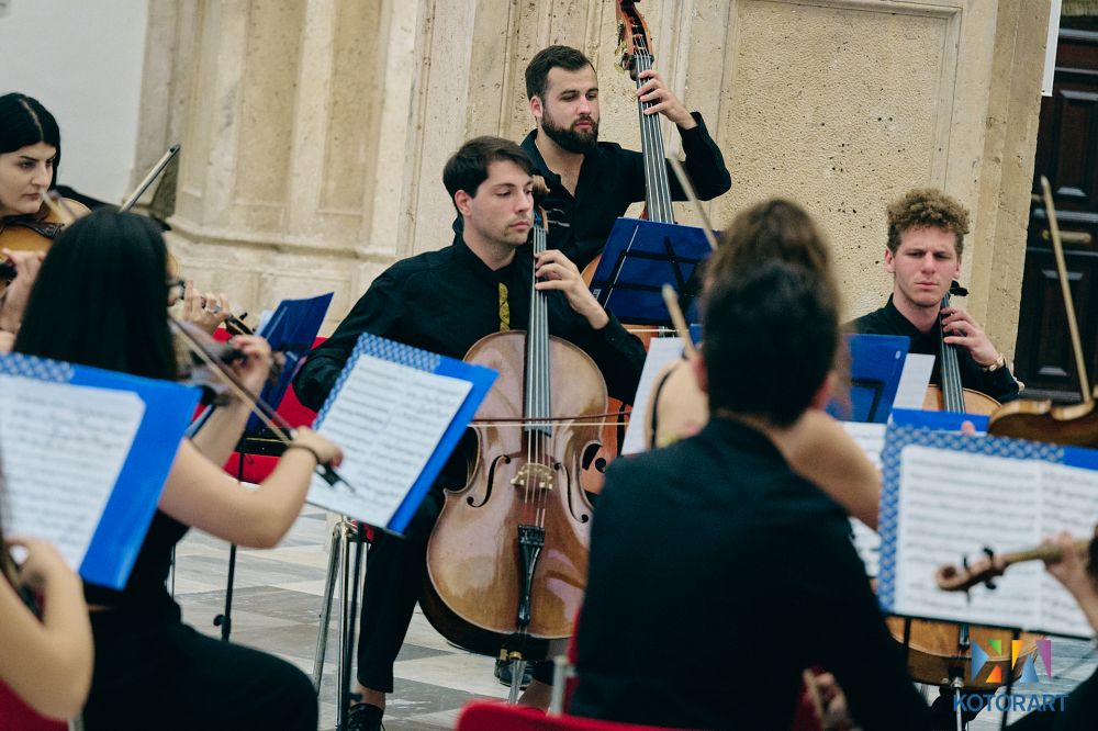 camerata_balcanica-07-22-85.jpg
