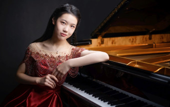 Yutian Yang artist photo2.jpg