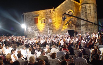 Music on water-Island Our Lady on the Rocks, 2005.jpg