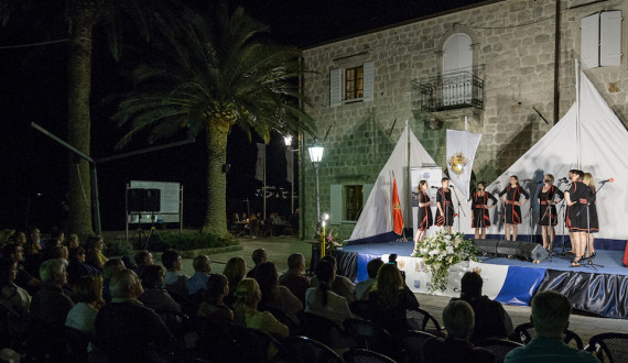 Festival scena .jpg