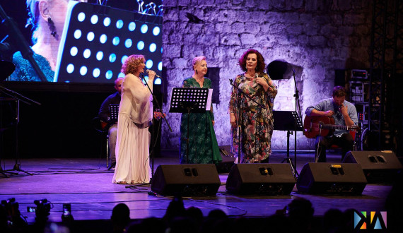 Tereza Kesovija, Gabi Novak, Radojka Sverko.jpg