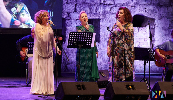 Tereza Kesovija, Radojka Sverko, Gabi Novak.jpg