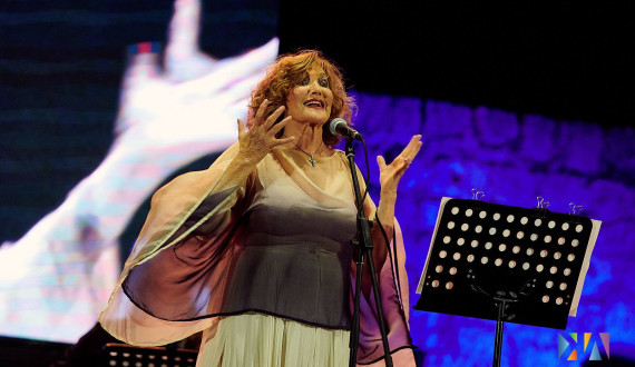 Tereza Kesovija.jpg